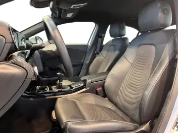 A 180 d Limousine Style  MBUX Navi PDC LED SpurH