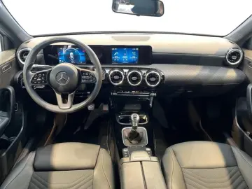 A 180 d Limousine Style  MBUX Navi PDC LED SpurH