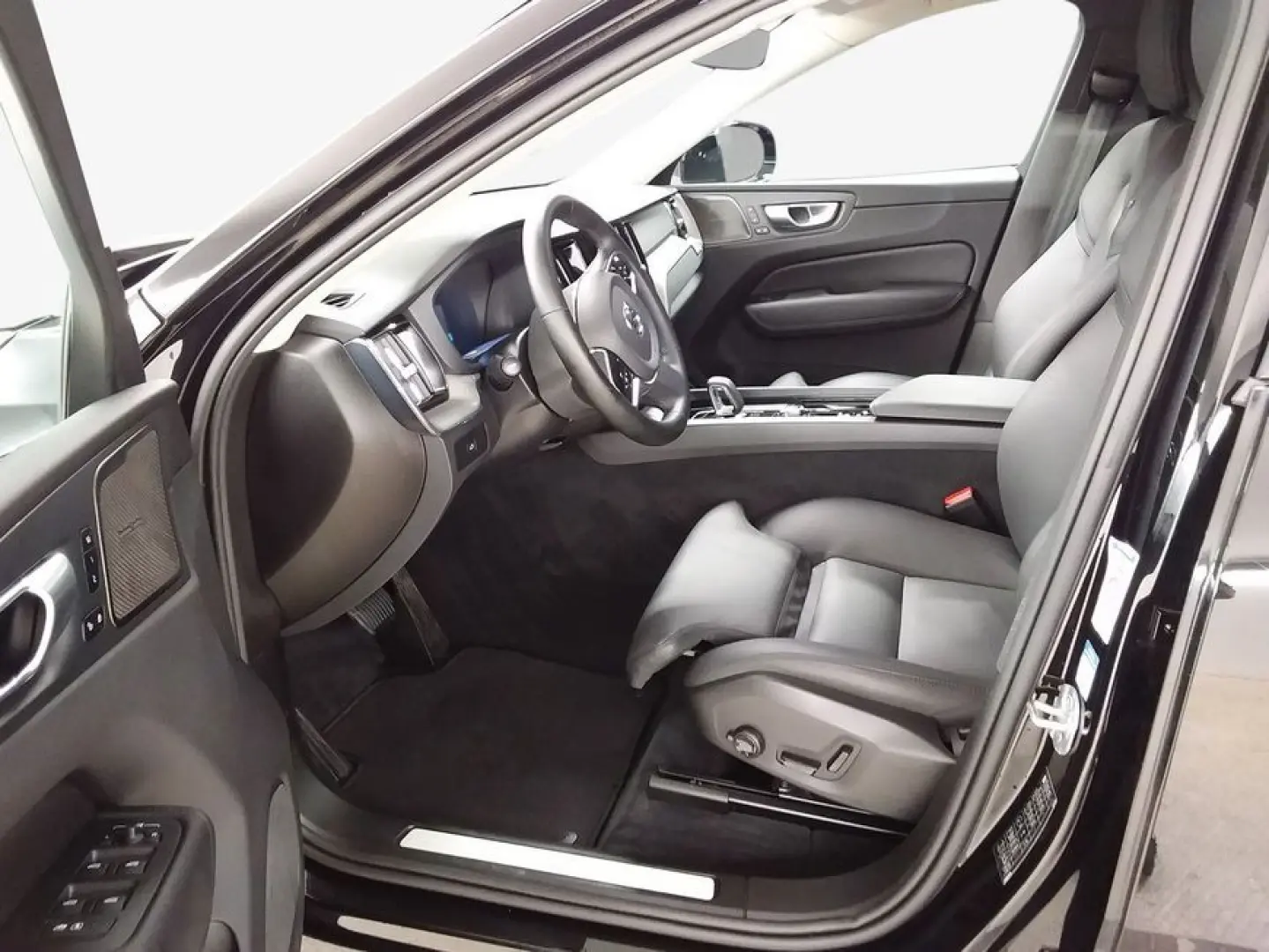 XC60 B4 D AWD Plus Dark