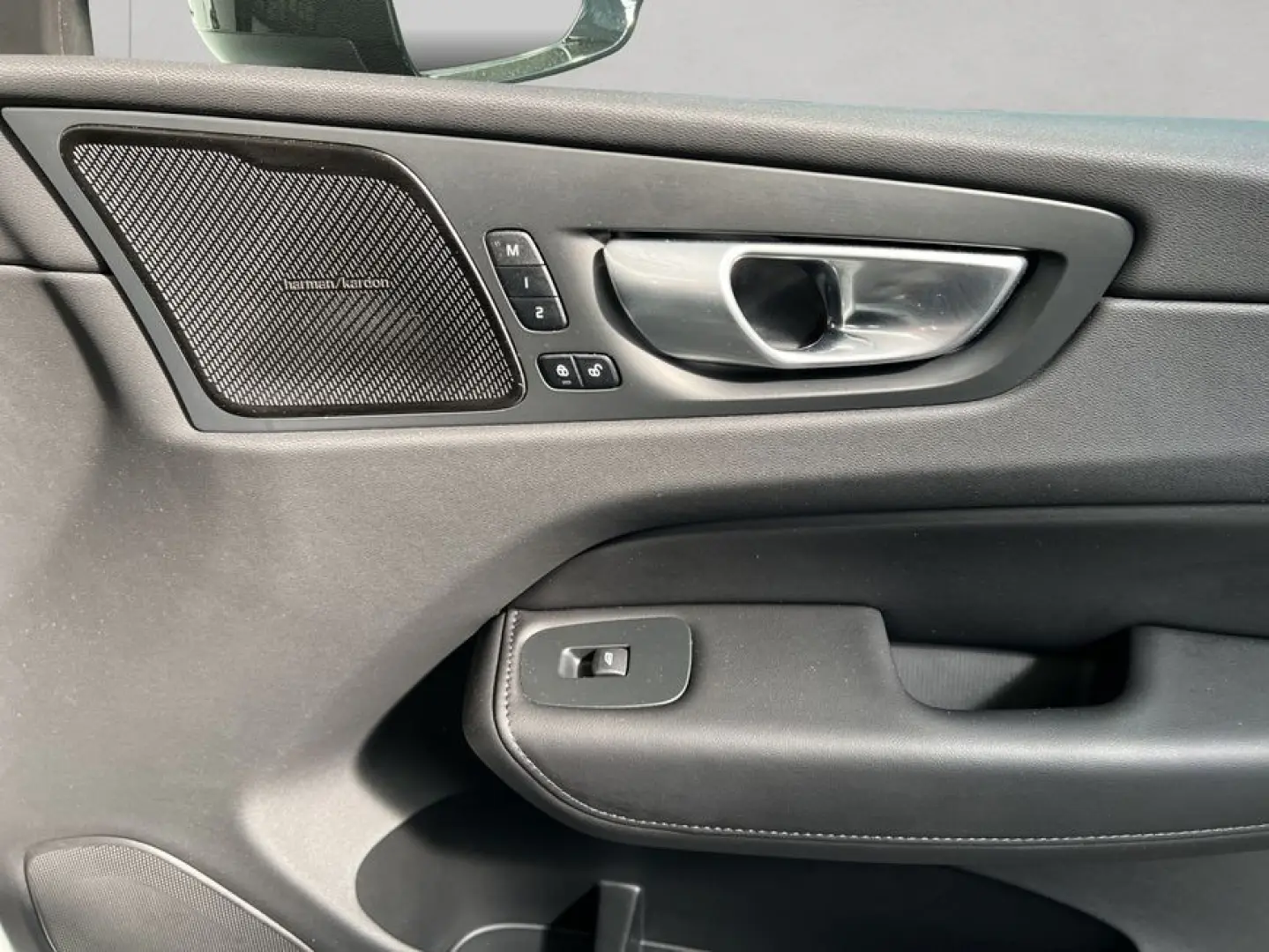 XC60 B4 AWD Plus-Dark Bliss Acc HarmanK Camera Leather