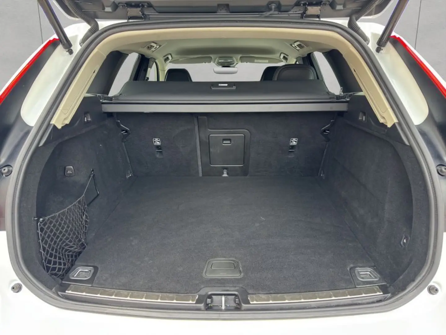 XC60 B4 AWD Plus-Dark Aut ACC BLIS AHK Leder