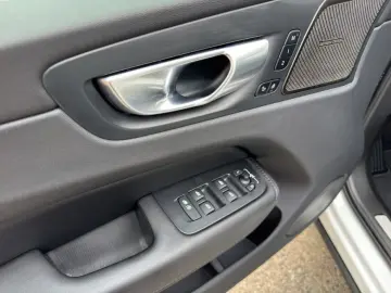 XC60 B4 AWD Plus-Dark Aut ACC BLIS AHK Leder