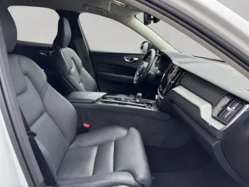 XC60 B4 AWD Plus-Dark Aut ACC BLIS AHK Leder