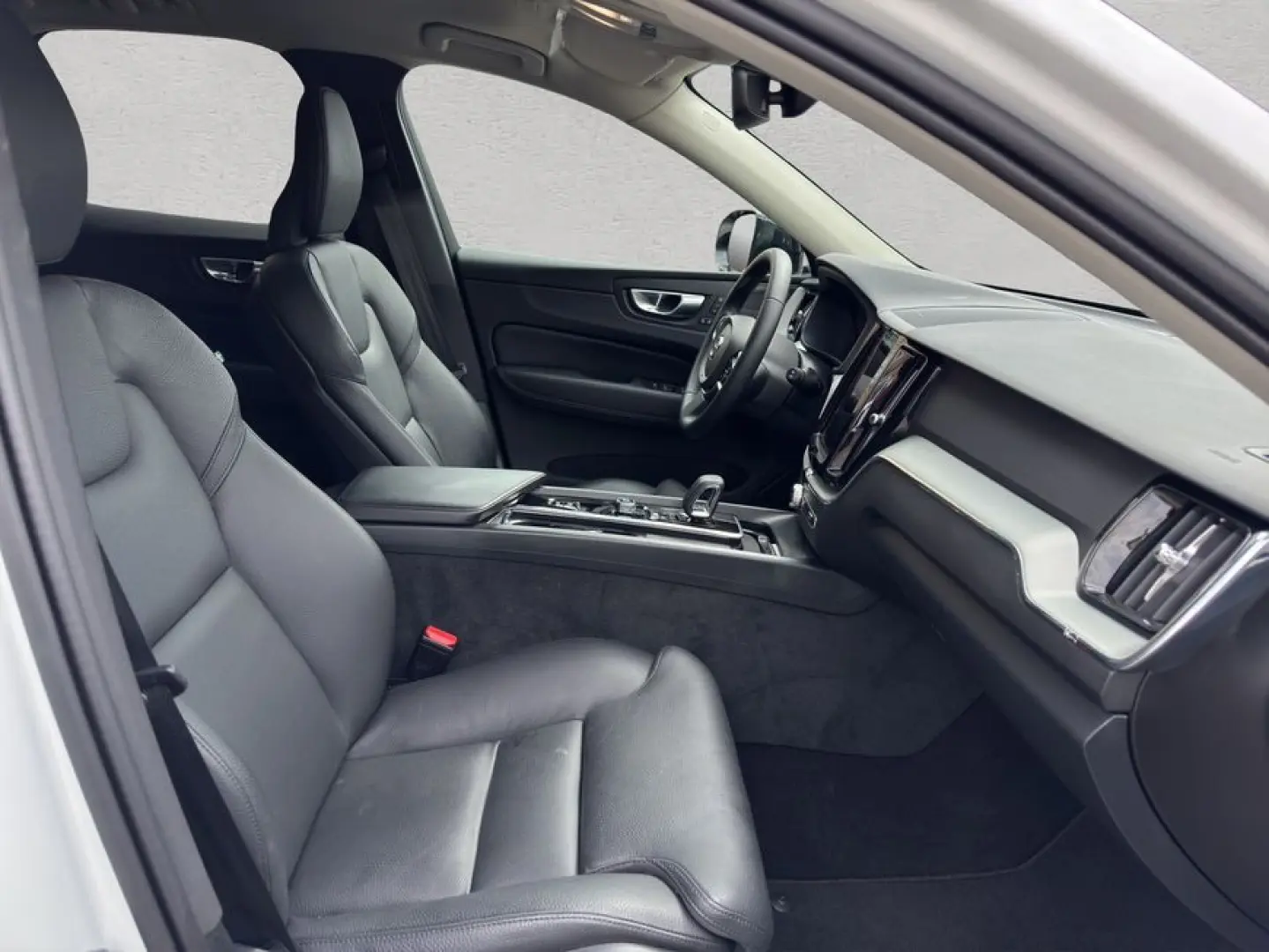 XC60 B4 AWD Plus-Dark Aut ACC BLIS AHK Leder