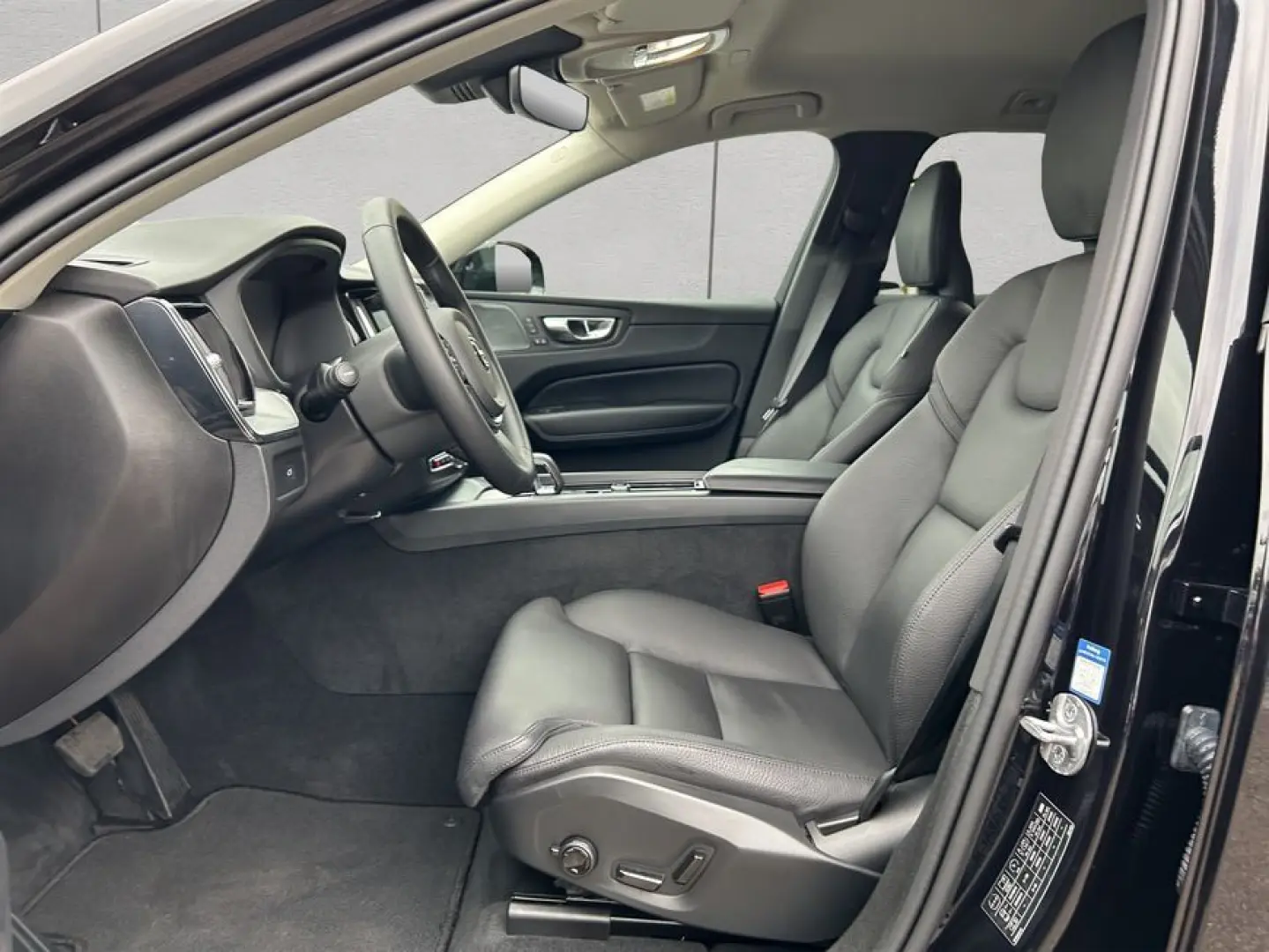 XC60 2.0 B4 D AWD Plus Dark