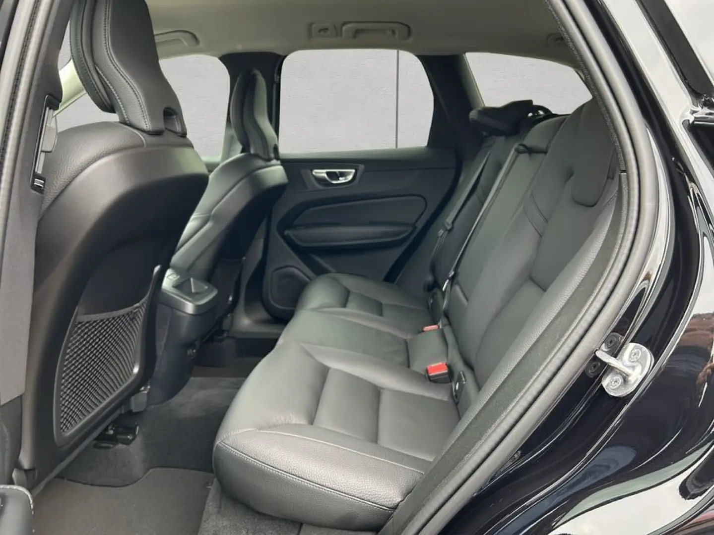 XC60 2.0 B4 D AWD Plus Dark