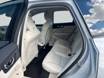 XC60 B5 B AWD Plus Dark