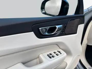 XC60 B5 B AWD Plus Dark