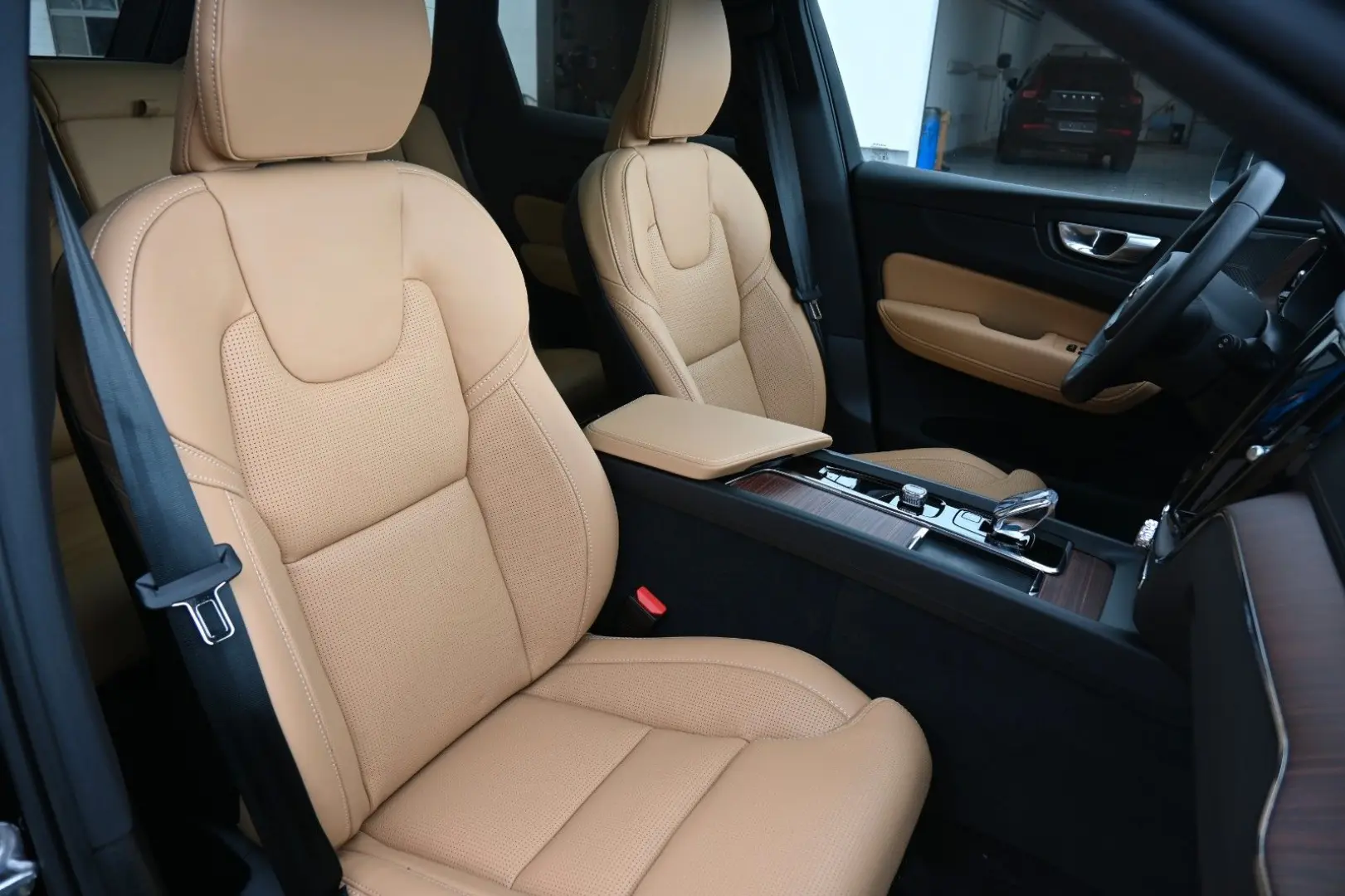 XC60 B4D AWD Ultimate Dark 360 Cristal AirSusp HK