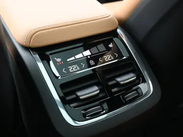 XC60 B4D AWD Ultimate Dark 360 Cristal AirSusp HK