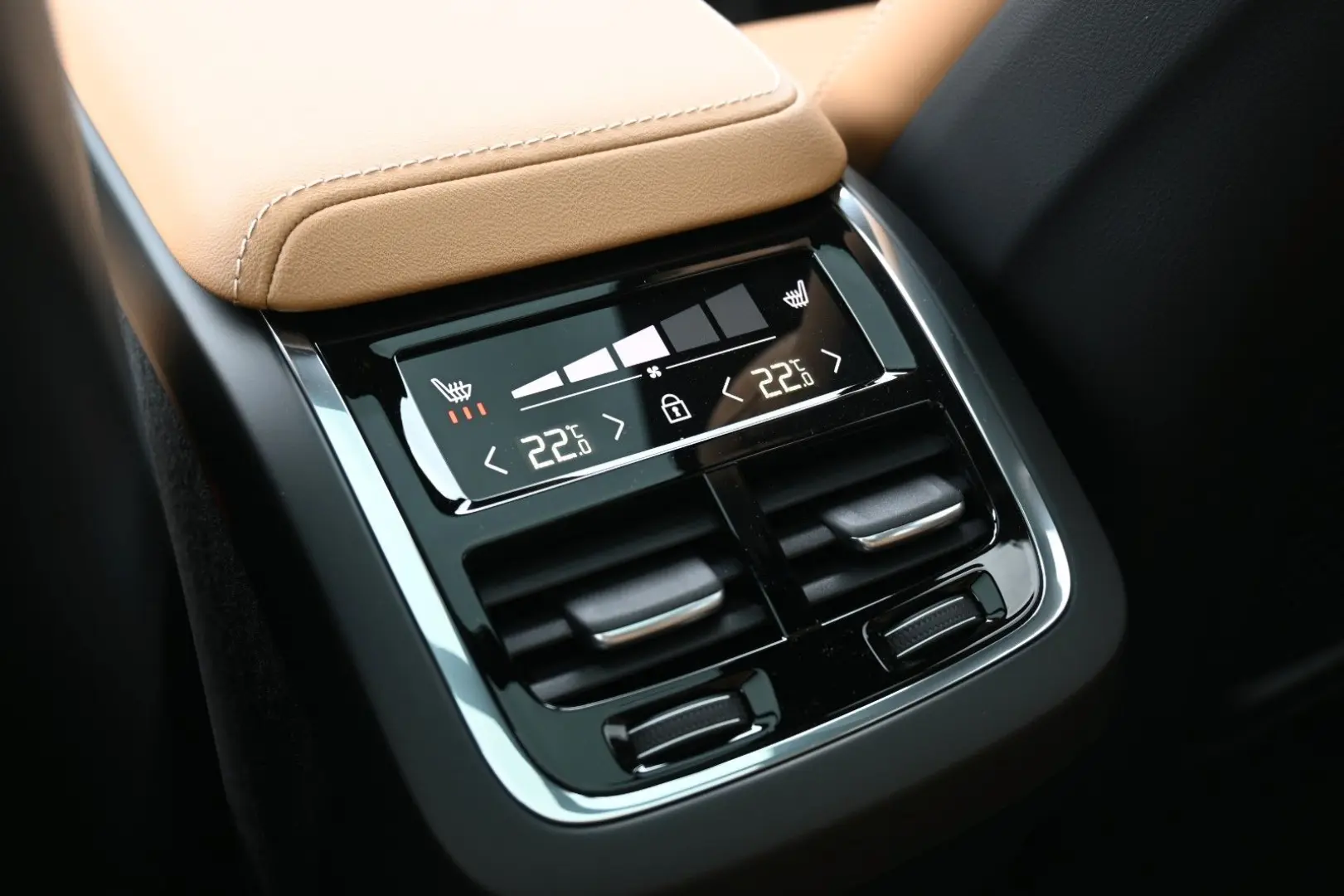XC60 B4D AWD Ultimate Dark 360 Cristal AirSusp HK