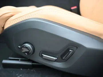 XC60 B4D AWD Ultimate Dark 360 Cristal AirSusp HK