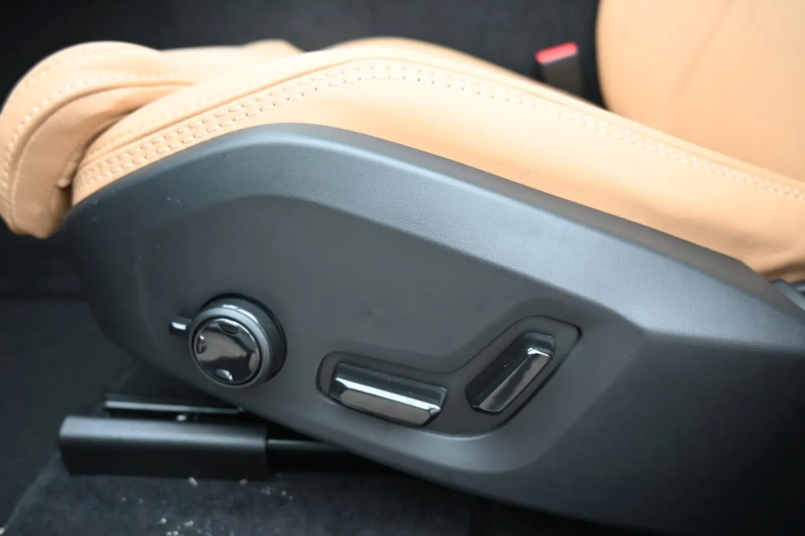 XC60 B4D AWD Ultimate Dark 360 Cristal AirSusp HK
