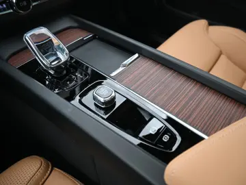 XC60 B4D AWD Ultimate Dark 360 Cristal AirSusp HK