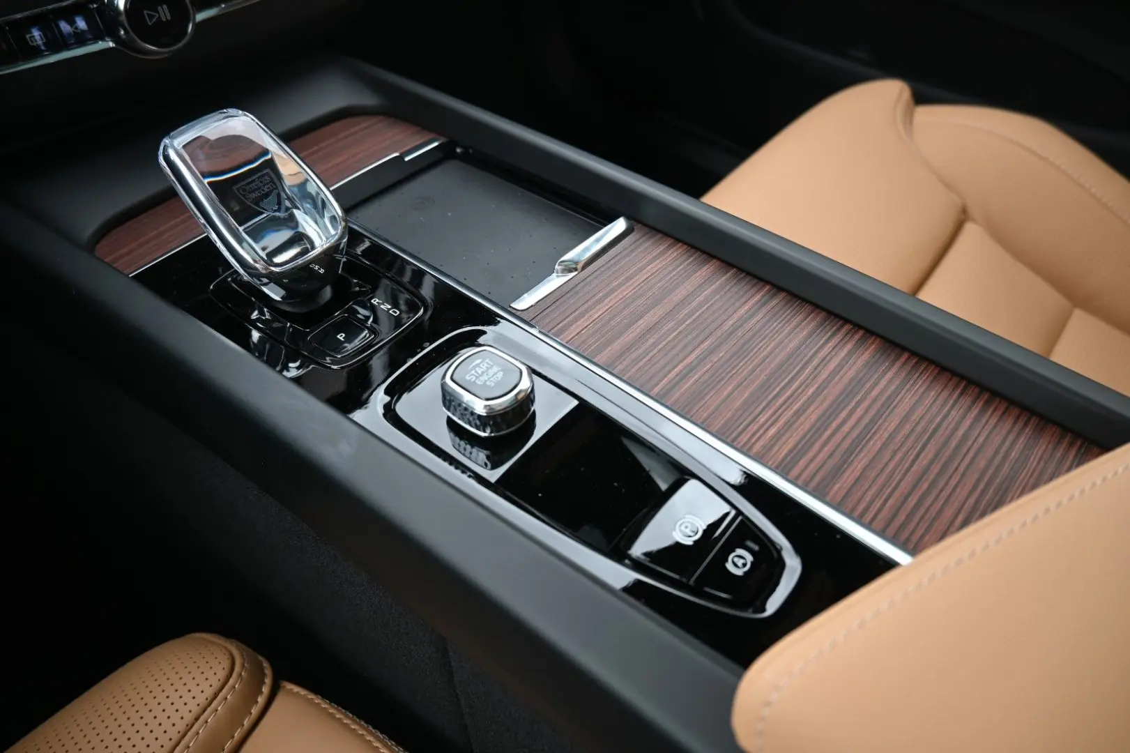XC60 B4D AWD Ultimate Dark 360 Cristal AirSusp HK