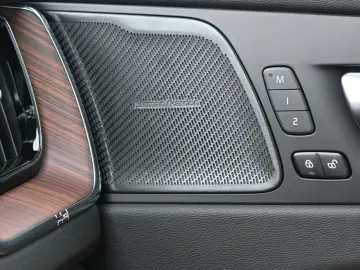XC60 B4D AWD Ultimate Dark 360 Cristal AirSusp HK