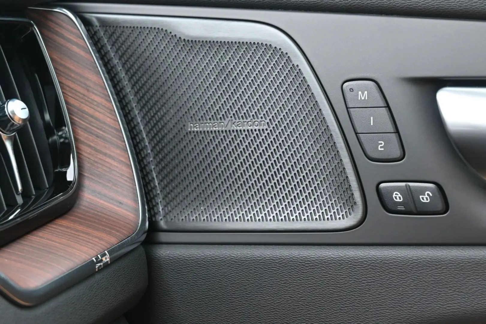 XC60 B4D AWD Ultimate Dark 360 Cristal AirSusp HK