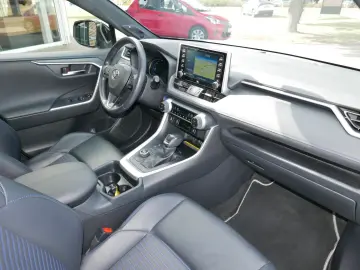 RAV 4 Hybrid 4x4 Style Selection AWD LED ACC