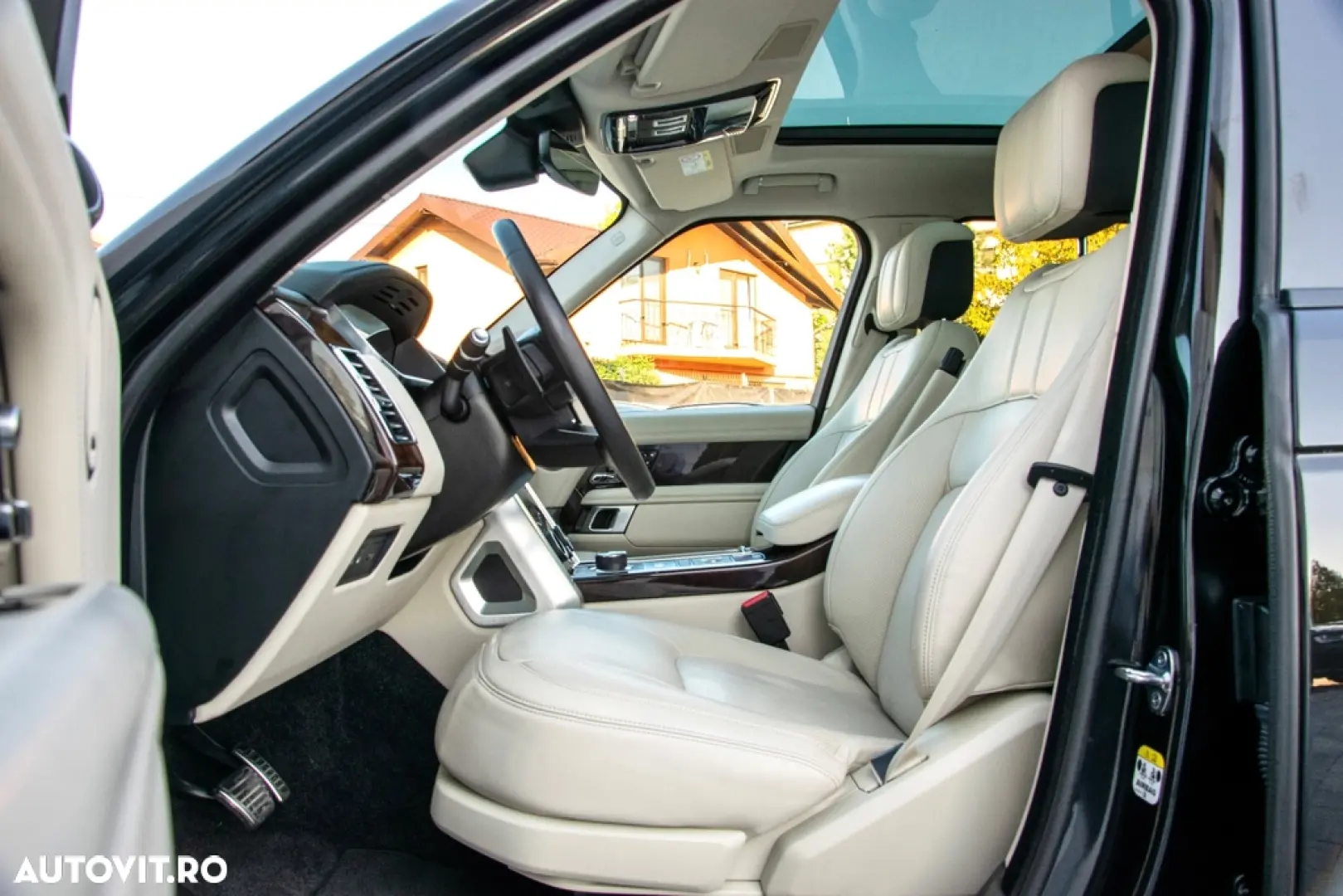 Land Rover Range Rover P400E Vogue
