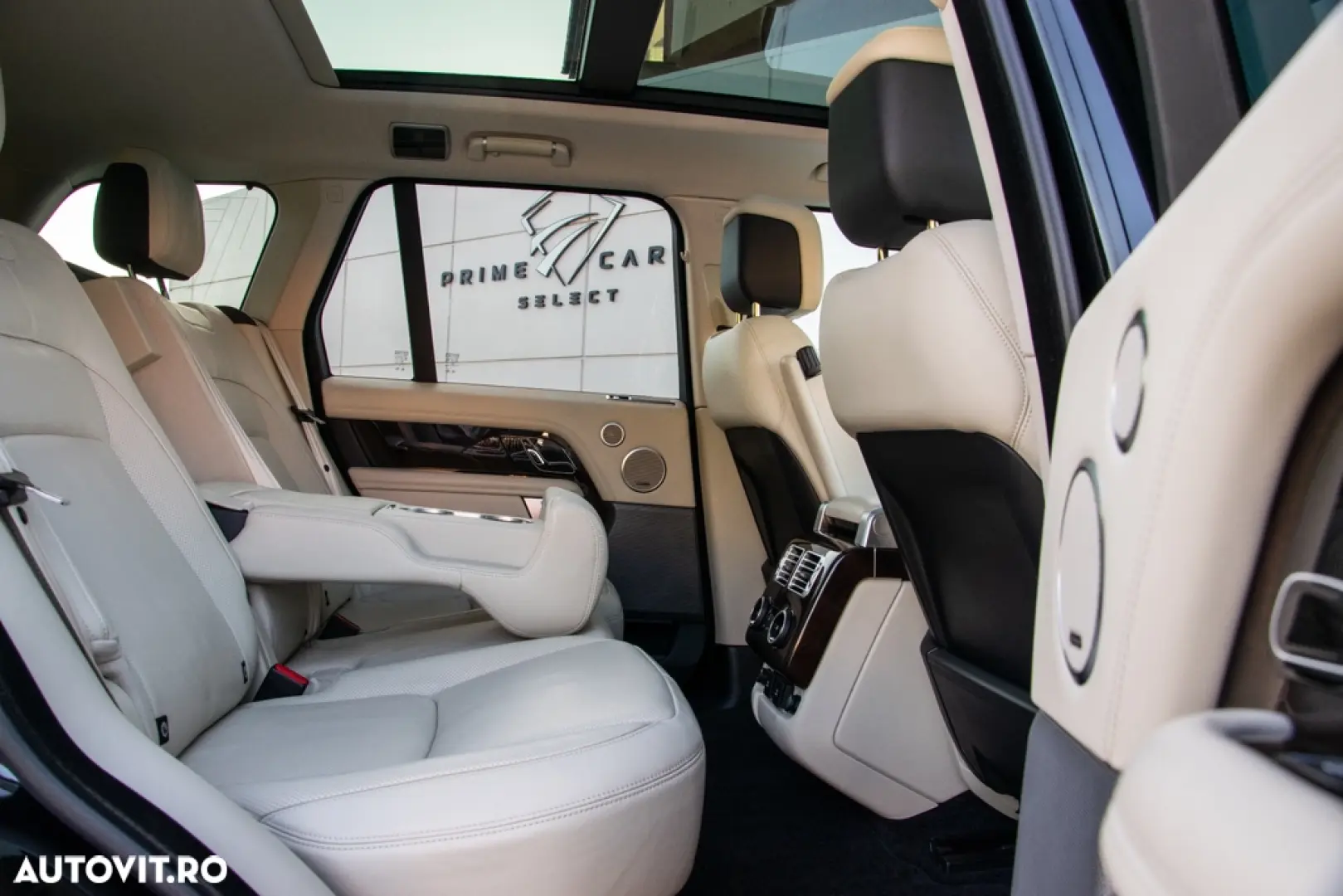 Land Rover Range Rover P400E Vogue