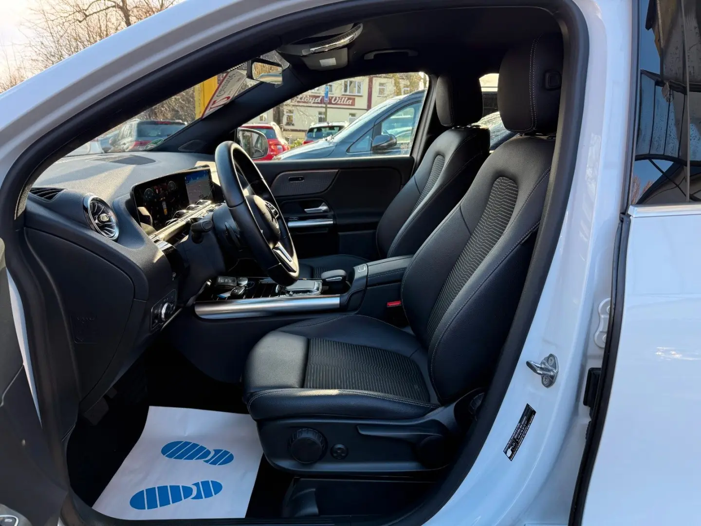 GLA 200 d TOTWINKEL MULTIBEAM AHK SPURHALTE