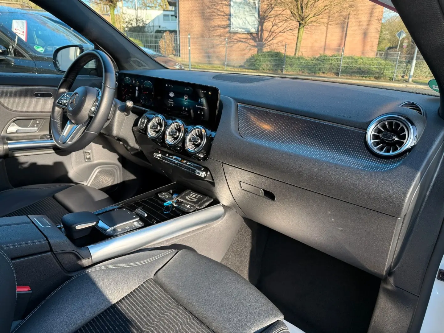 GLA 200 d TOTWINKEL MULTIBEAM AHK SPURHALTE