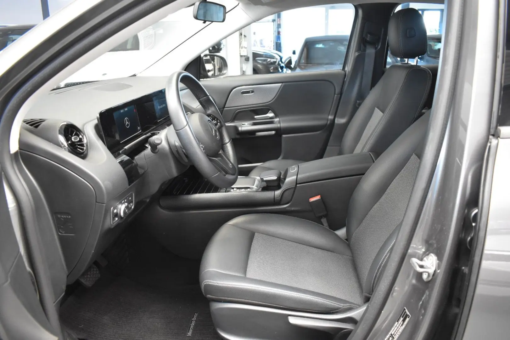 GLA 200 Automatik NAVIGATION SHZ PDC ALU