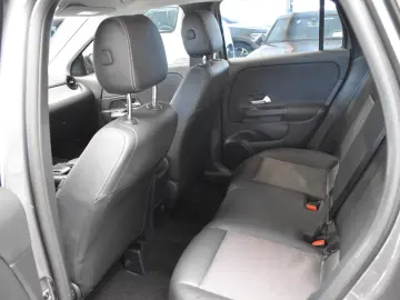 GLA 200 Automatik NAVIGATION SHZ PDC ALU