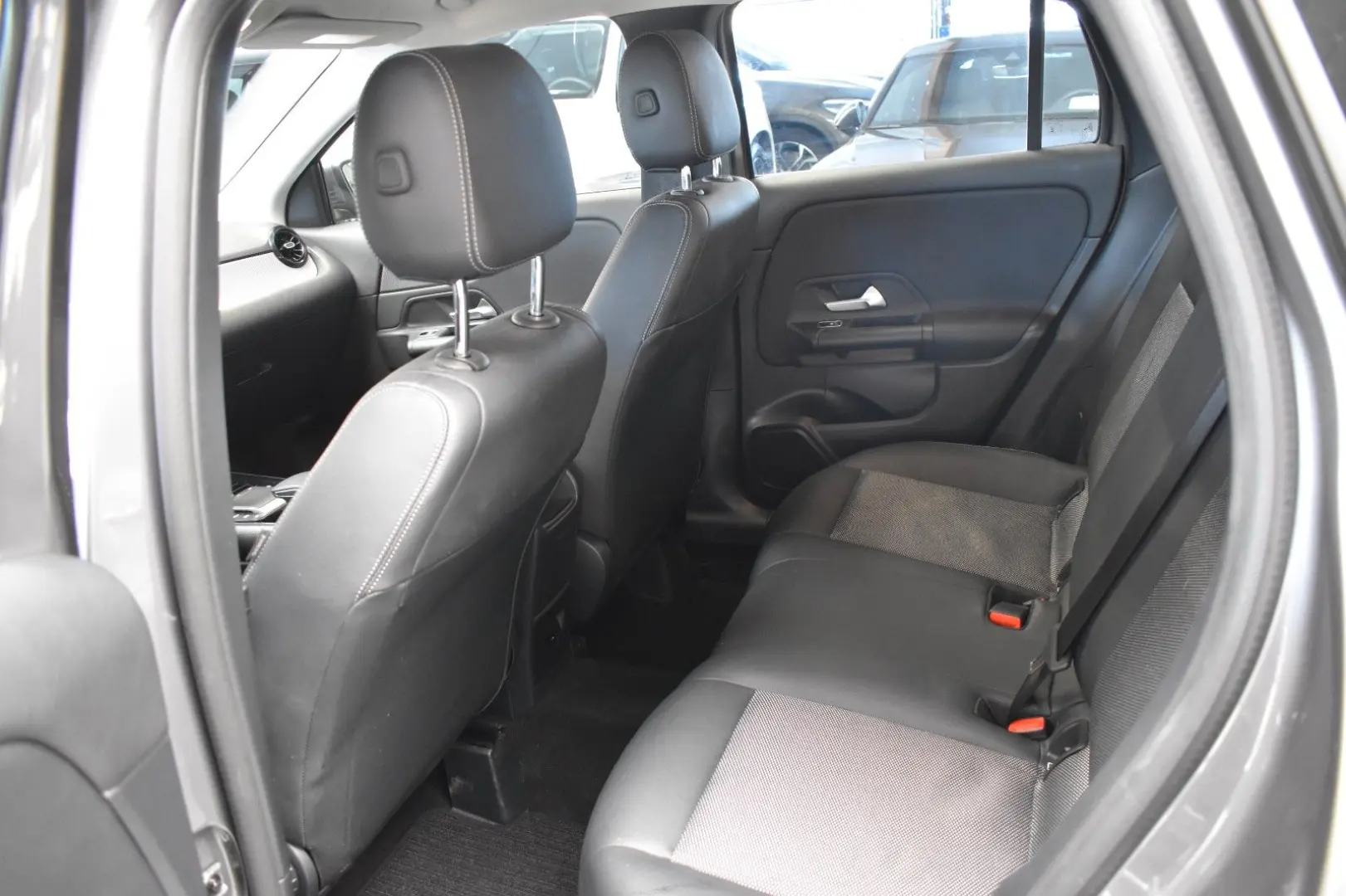 GLA 200 Automatik NAVIGATION SHZ PDC ALU