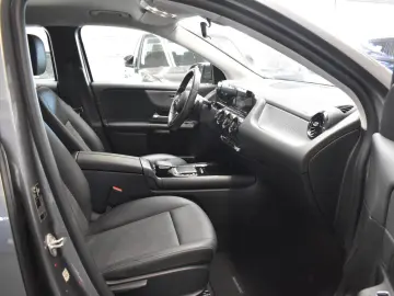 GLA 200 Automatik NAVIGATION SHZ PDC ALU