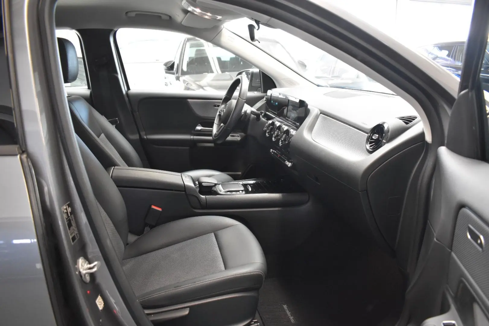 GLA 200 Automatik NAVIGATION SHZ PDC ALU