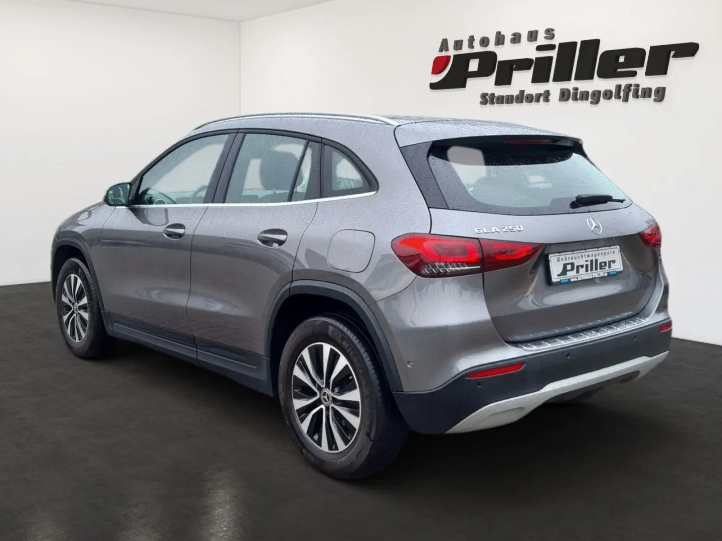 GLA 250 Style DAB NAVI LED Park-Paket Burmester