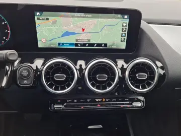 GLA 250 Style DAB NAVI LED Park-Paket Burmester