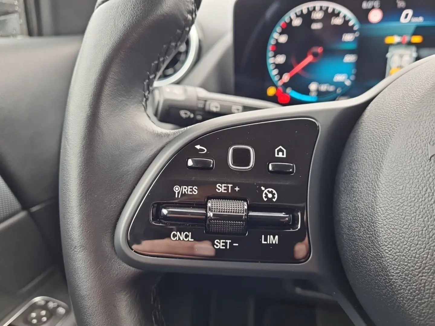 GLA 250 Style DAB NAVI LED Park-Paket Burmester