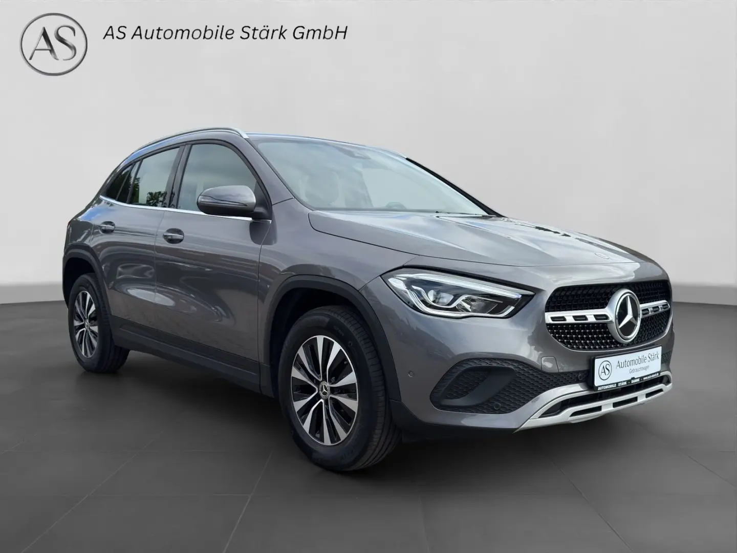 GLA 200 Automatik Style LED Spur CarPlay DAB
