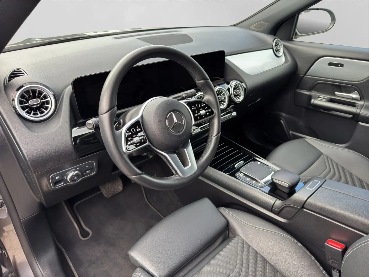 GLA 200 Automatik Style LED Spur CarPlay DAB