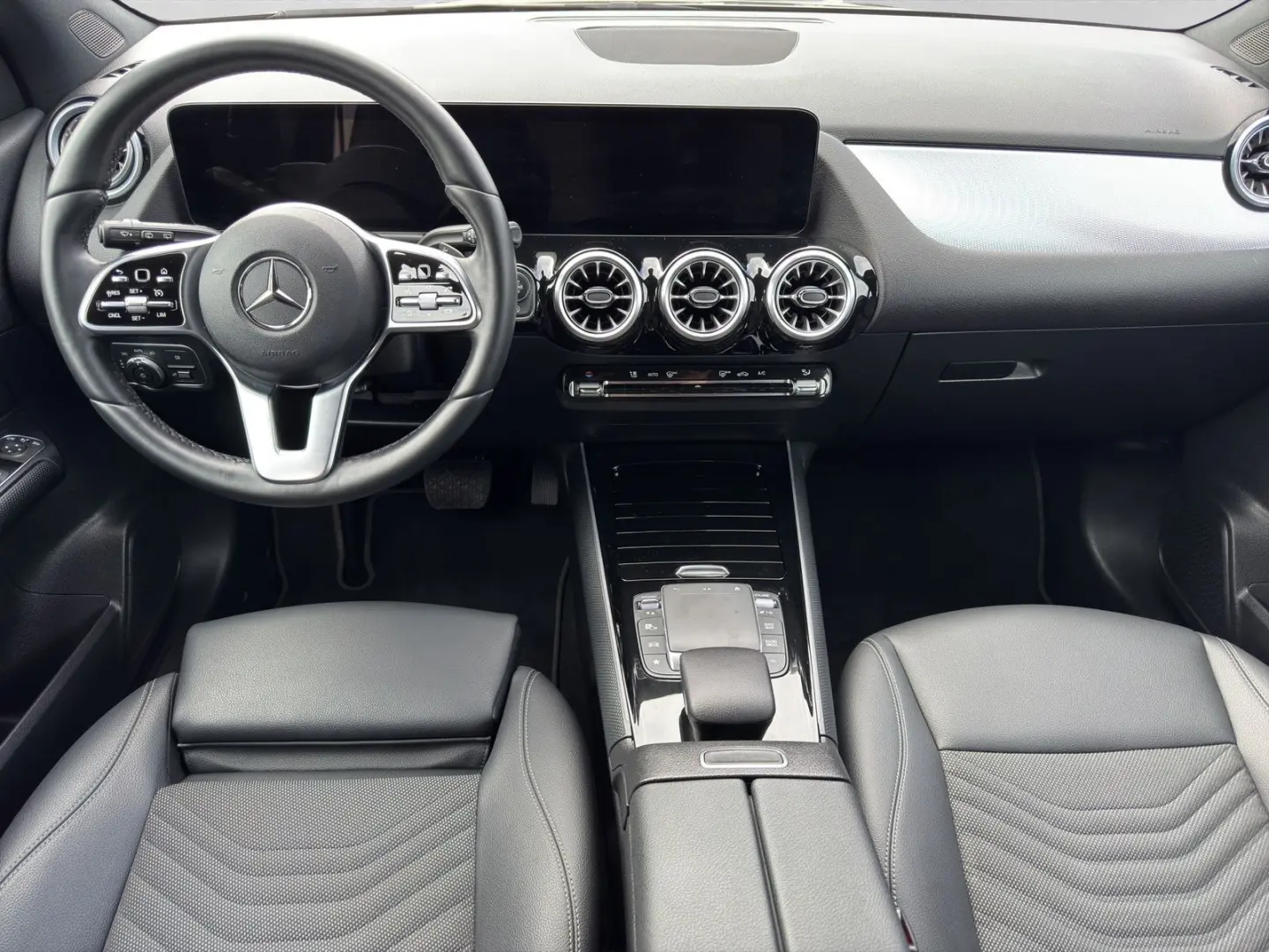 GLA 200 Automatik Style LED Spur CarPlay DAB