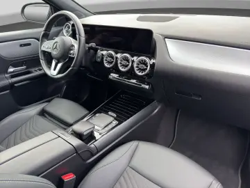 GLA 200 Automatik Style LED Spur CarPlay DAB