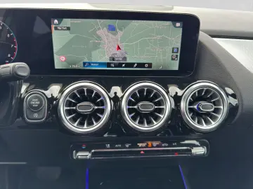 GLA 200 Automatik Style LED Spur CarPlay DAB