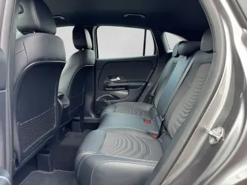 GLA 200 Automatik Style LED Spur CarPlay DAB