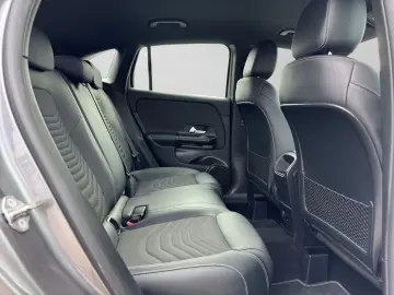 GLA 200 Automatik Style LED Spur CarPlay DAB