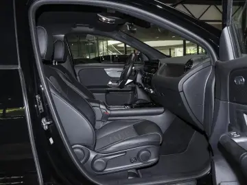 GLA 200 Rückfahrkamera Sitzheizung MBUX-Navi LED