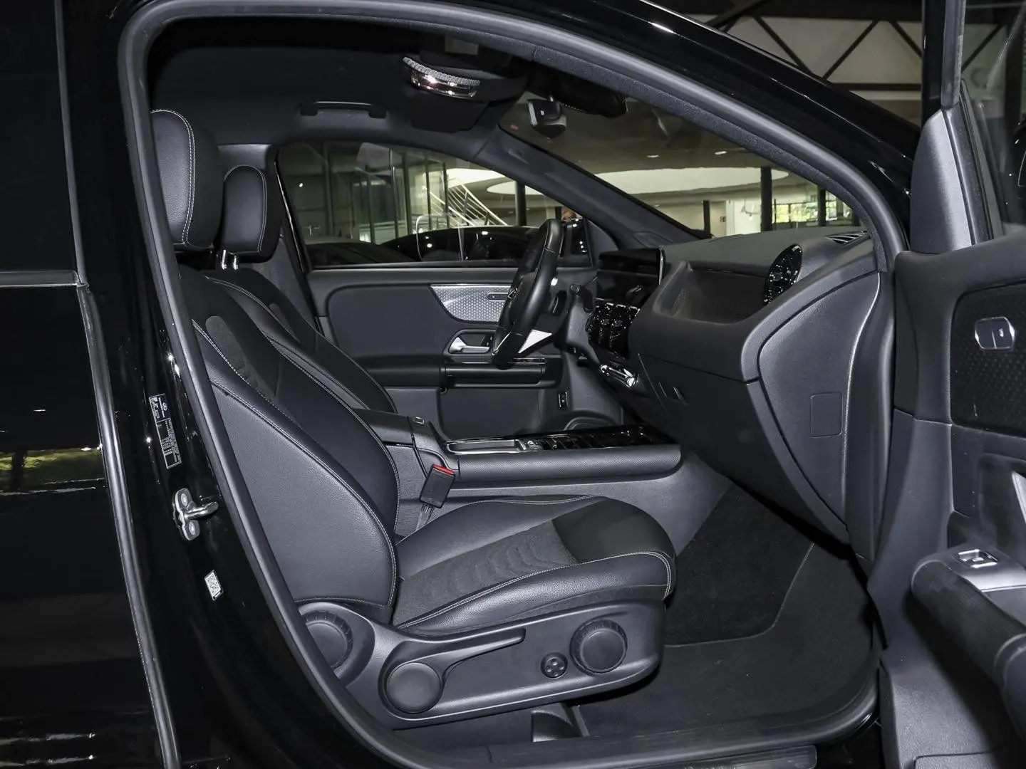 GLA 200 Rückfahrkamera Sitzheizung MBUX-Navi LED
