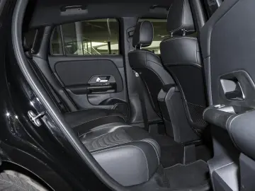 GLA 200 Rückfahrkamera Sitzheizung MBUX-Navi LED