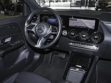 GLA 200 Rückfahrkamera Sitzheizung MBUX-Navi LED