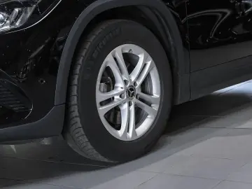 GLA 200 Rückfahrkamera Sitzheizung MBUX-Navi LED