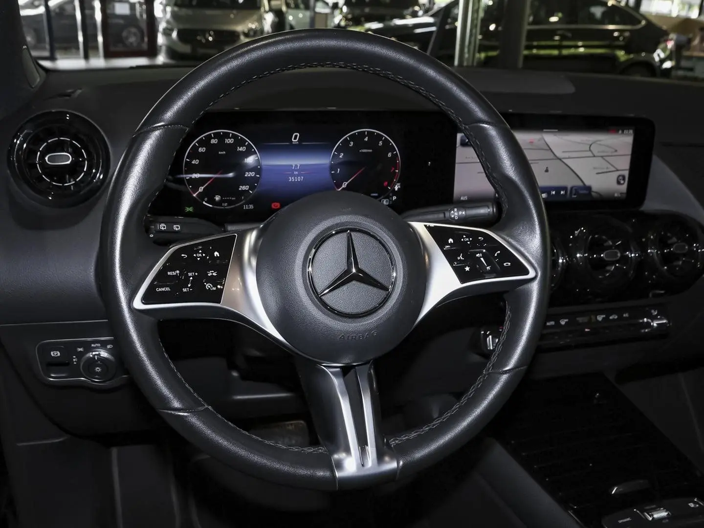 GLA 200 Rückfahrkamera Sitzheizung MBUX-Navi LED