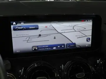 GLA 200 Rückfahrkamera Sitzheizung MBUX-Navi LED