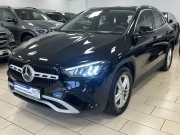 GLA 180 ACC LED Navi R-Cam TeiLeder SHZ KlimaAu