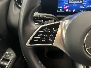 GLA 180 ACC LED Navi R-Cam TeiLeder SHZ KlimaAu